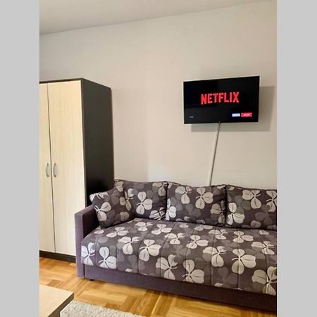 Renovated Cozy Studio 7 At Top Location - Available For Long Term Rentals Novi Sad Exteriér fotografie