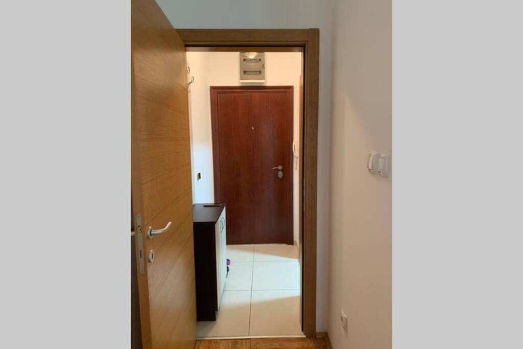 Renovated Cozy Studio 7 At Top Location - Available For Long Term Rentals Novi Sad Exteriér fotografie